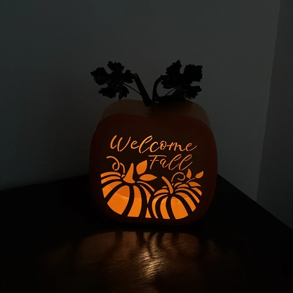 NWT- LED Light Up- Welcome Fall Orange Metal Pumpkin Decoration w/ Metal Leaves